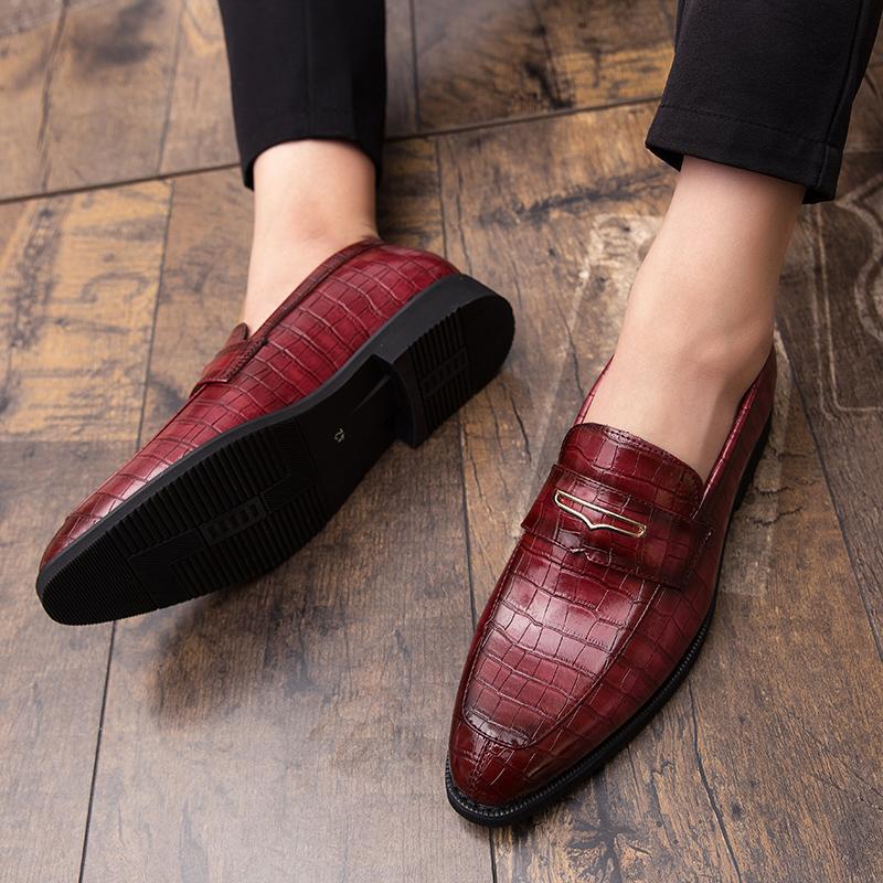 Fashion Spring Autumn Hot Selling Trendy Red Men's Leather Casual Shoes Massage Sole Loafers Shoes Versatile Men's Work Business Shoes