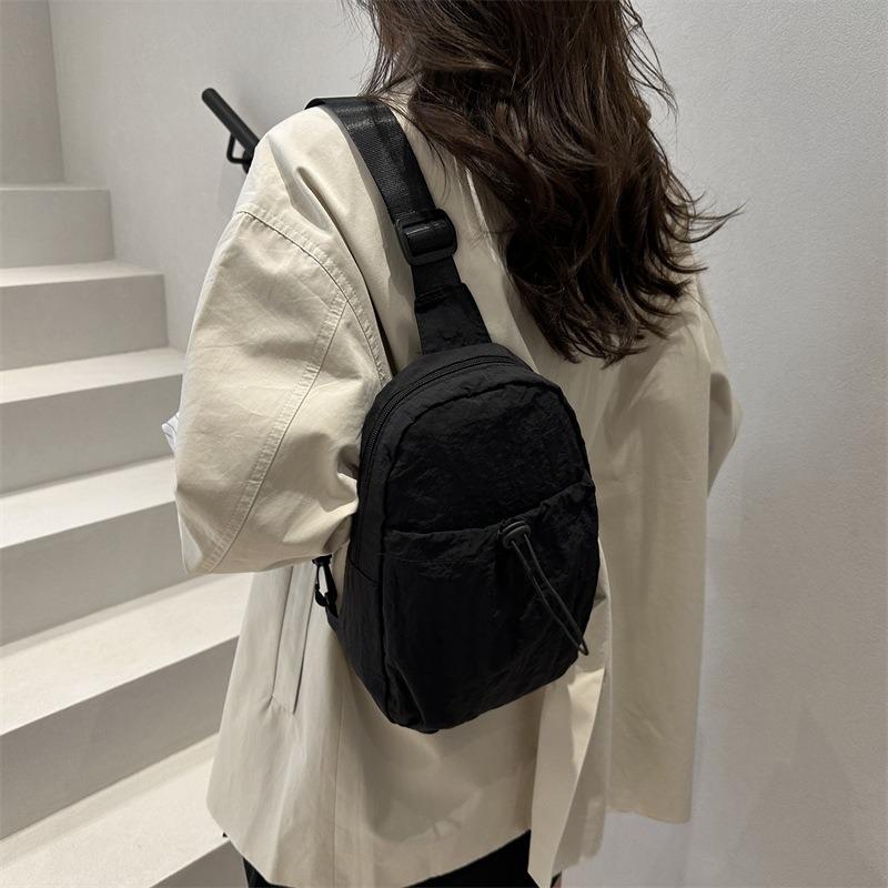 Casual, Lightweight and Fresh Mobile Phone Summer Simple Sports Drawstring Large Capacity Crossbody Shoulder Small Square Bag