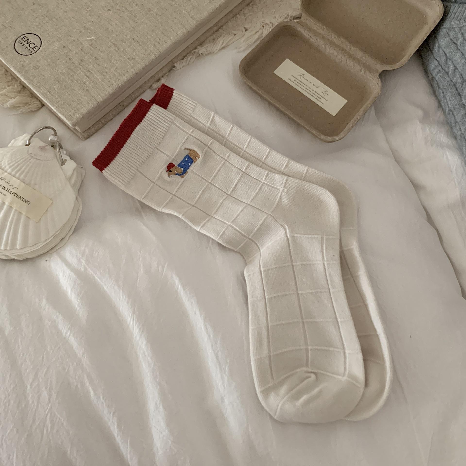 

Женские осенние новые эклектичные мультяшные милые вышитые носки-гольфы с цветной вставкой 1 pair бежевый