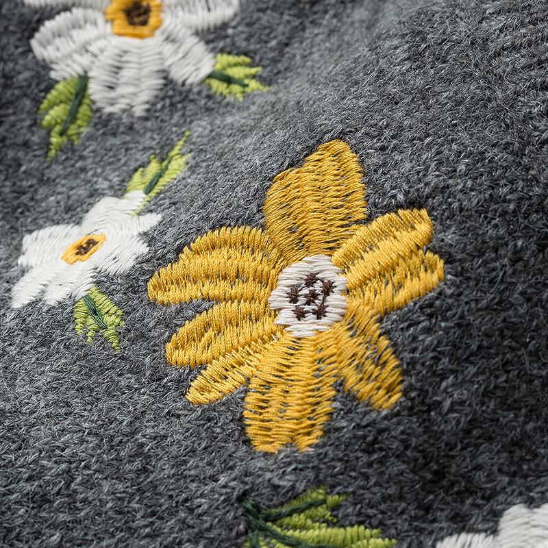 Chuyu Women's Floral Embroidered Knit Cardigan