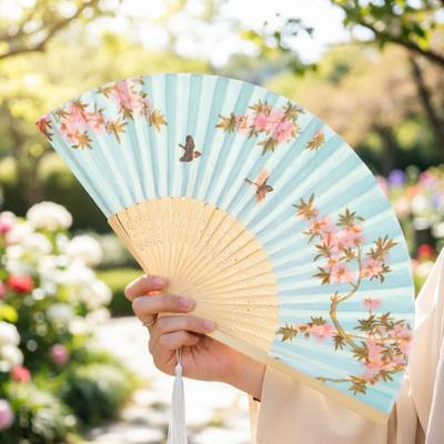 Ventaglio Pieghevole Stile Cinese Stampa Fiore Uccello Seta Sintetica Bambù Ventaglio Portatile da Mano Ventilatore Estivo Portatile con Nappa Regalo di Compleanno per Donna