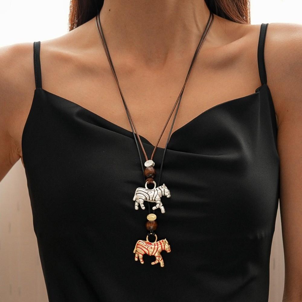 Collier Choker Cartoon Zinc Alliage de Zinc Pendentif Cheval Collier Chaîne Pull Style Ethnique Festival du Printemps Chinois