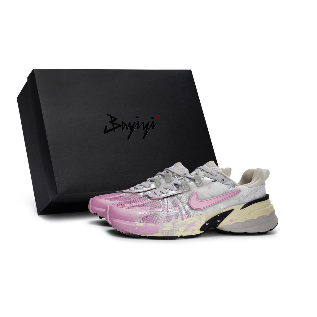 Nike V2K Run Antiscivolo Resistenti all'Abrasione Scarpe da Corsa Basse Donna Argento Rosa FD0736-100(Team80-V2KSBOX)