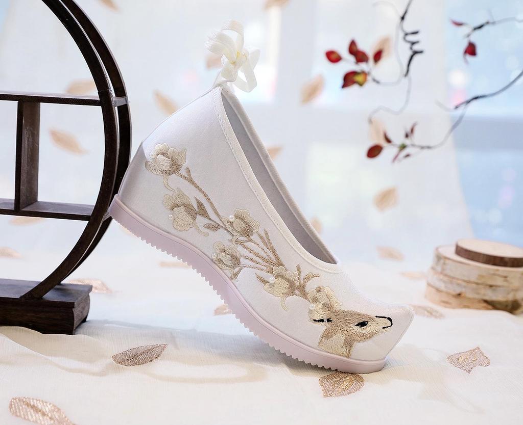 Bestickte Hanfu High Heels & Ballerinas: Traditionelle Sommerschuhe für Damen
