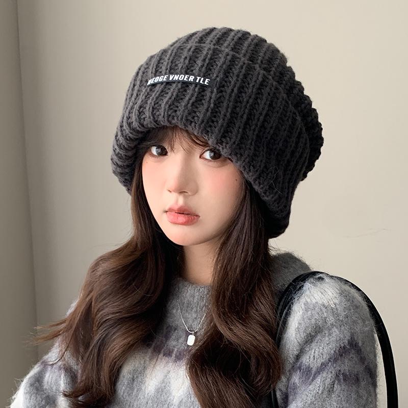 The Large Head Girdle Warm Ear Protecting Knitted Cap Is Fashionable and Versatile Making Your Face Look Good. The Small Woolen Cap Keeps You Warm