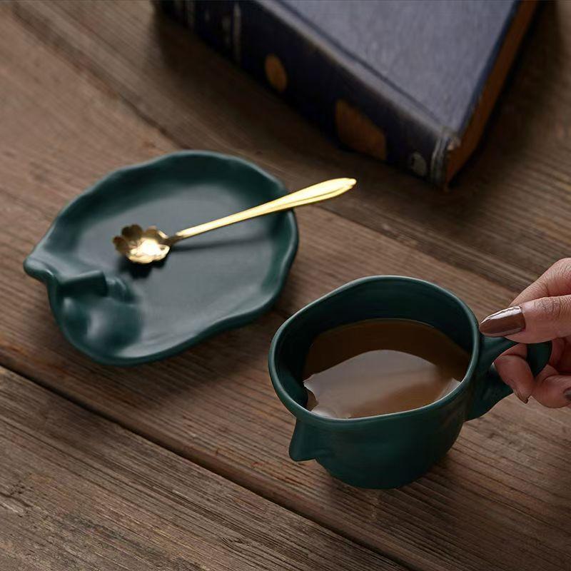 European Style Bar Creative Gift Sculpture Couple Mug Exquisite Matte Ceramic Coffee Cup and Saucer Set