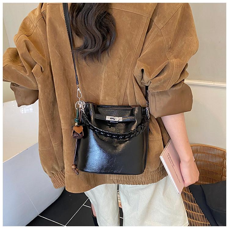 IELGY Ladies Messenger Bag Retro Casual All-Match Portable Bucket Bag