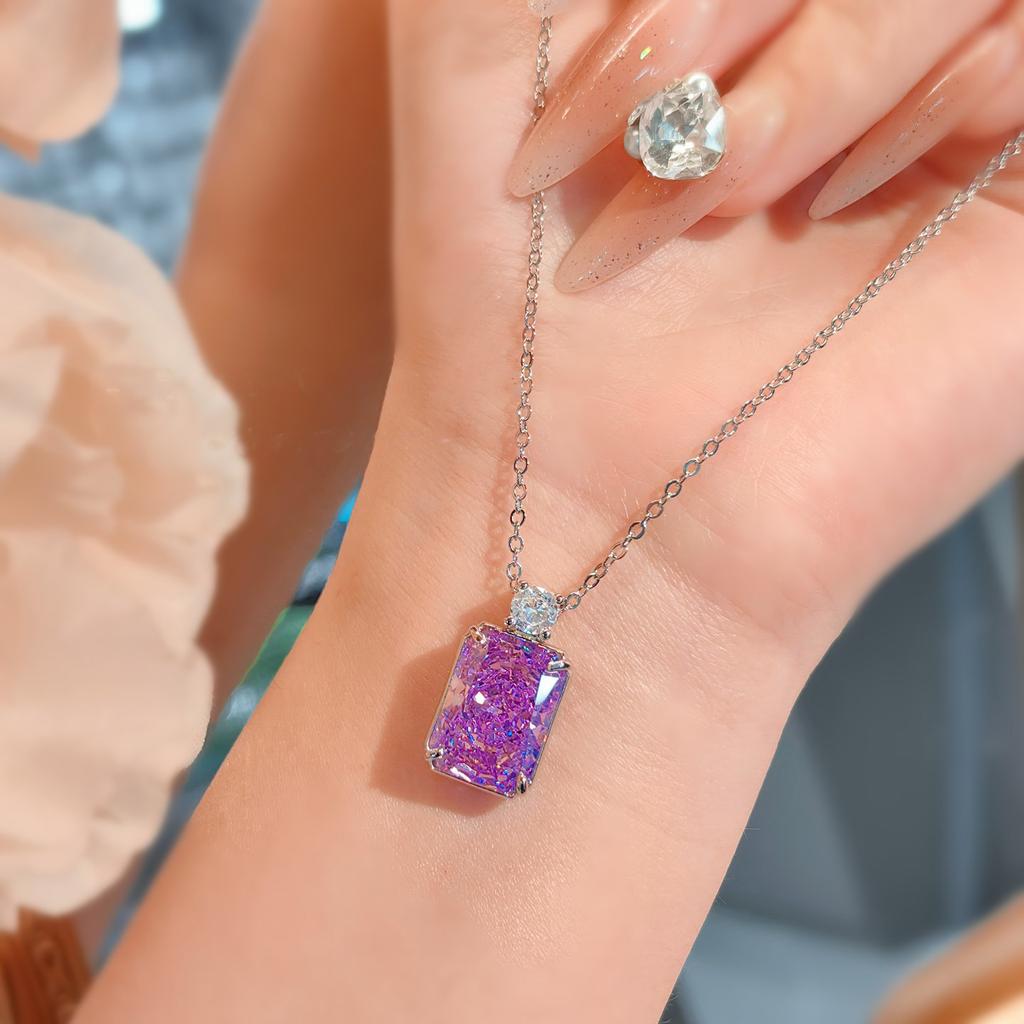 Temperament Seiko Quadratisches Ring-Set Premium Parfümflasche Hochkarätiger Diamant Eisblumenschliff Halskette Ohrringe Damen