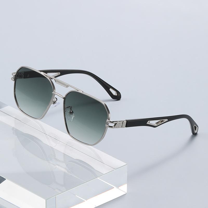 Fashionable Versatile Square Framed Metal Sunglasses Trendy UV Resistant Glasses Going Out Street Photography Walk The Show