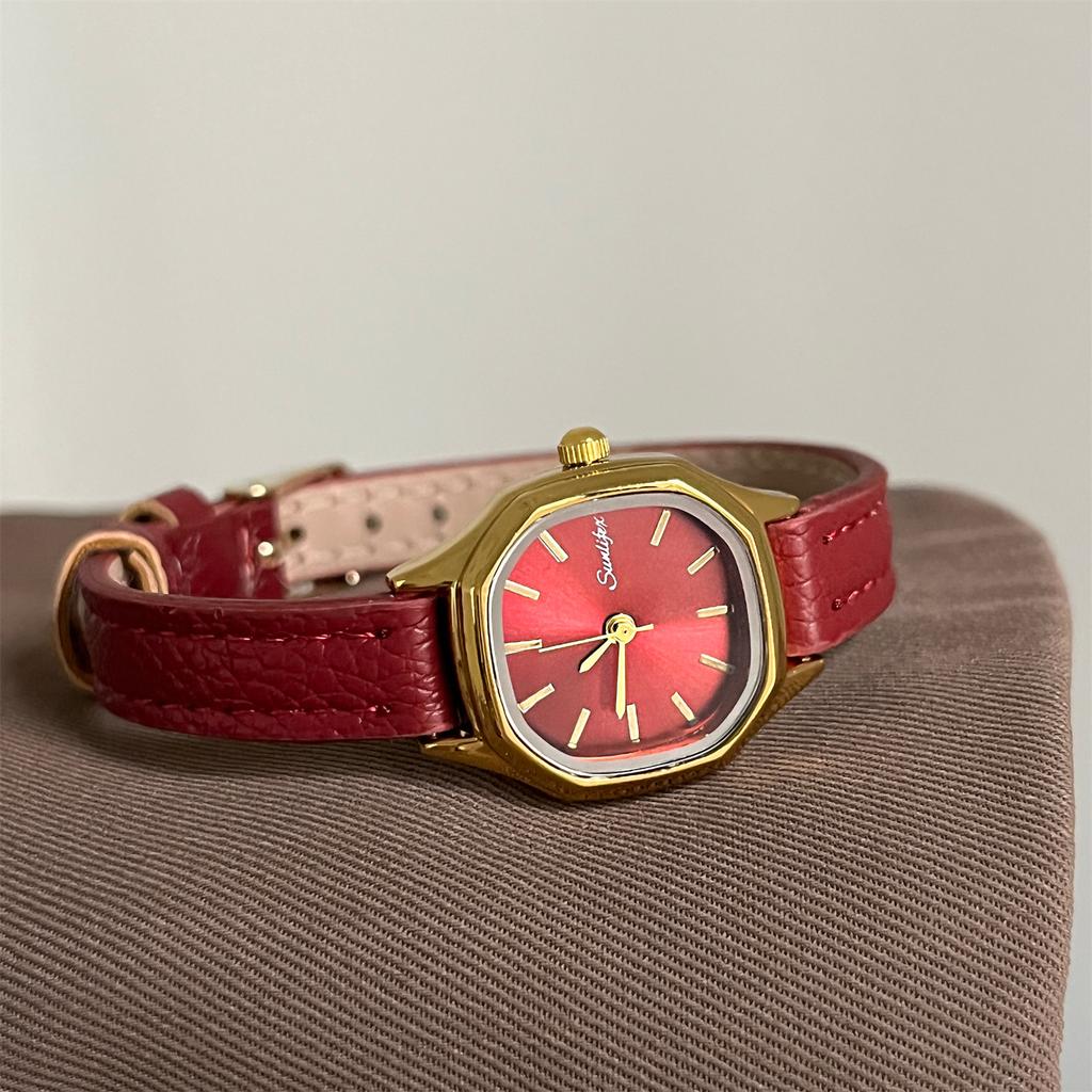 Montre pour femme de luxe légère, simple, de niche, pour les trajets quotidiens, style Xiaoxiangfeng, bracelet exquis pour écolière, montre décontractée