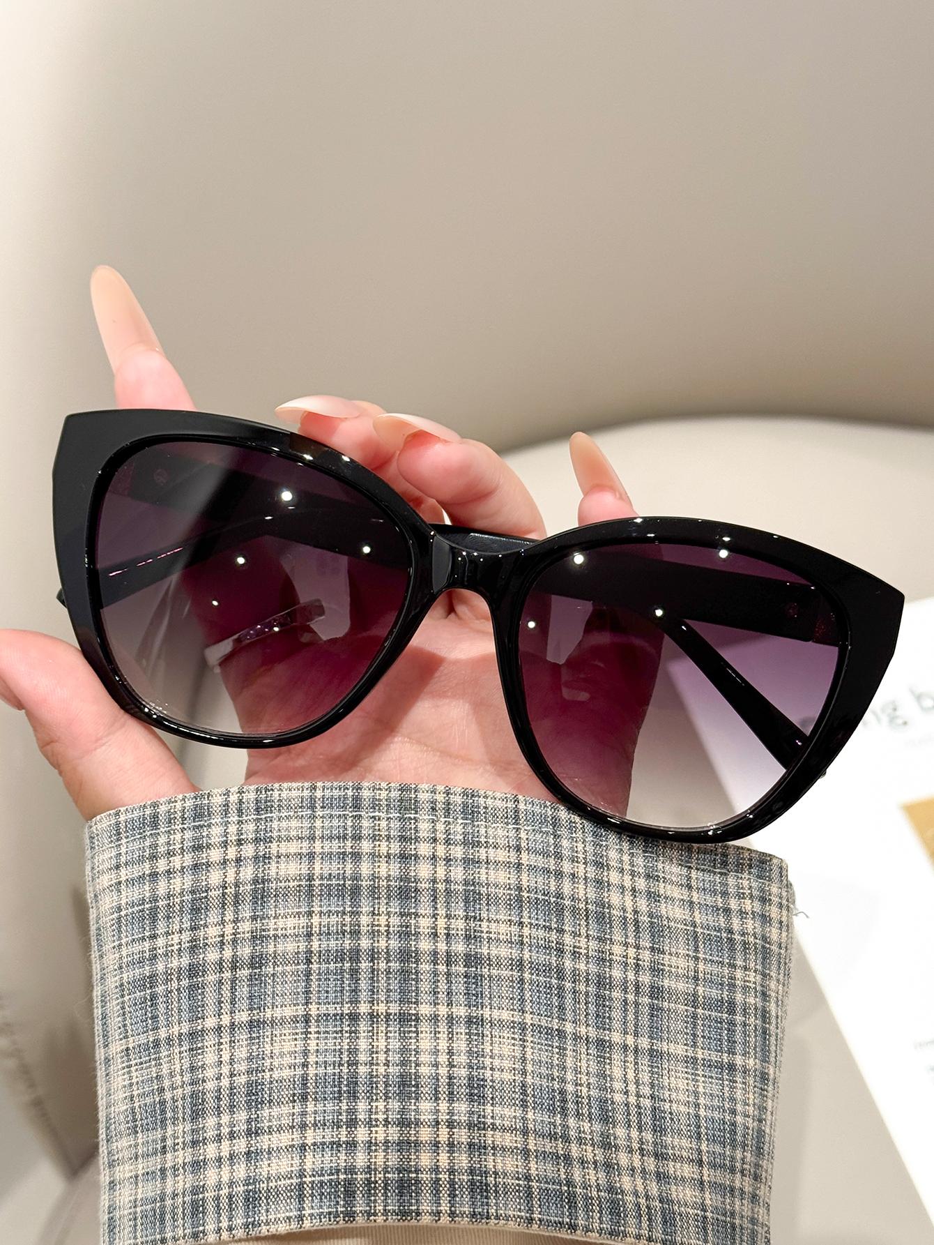 

1Pcs Retro Cat-Eye Black Frame Gradient Purple Sunglasses,Uv Protection, Face-Slimming, Versatile for Commuting and Vacation Su black