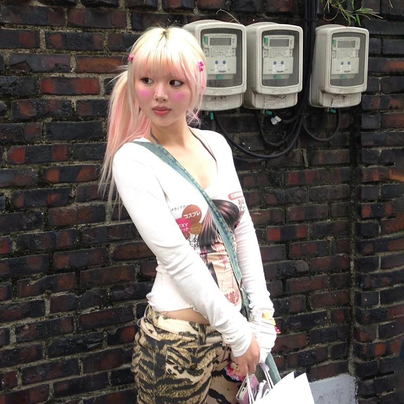 VAYLA Japanese Y2k Anime Print T-shirt 2000s Aesthetics Long Sleeve Tee Shirt Vintage Harajuku V-neck White Tops Kawaii Lolita