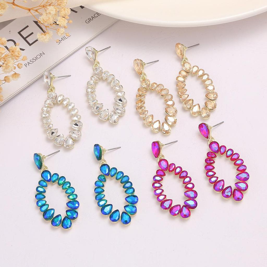 Retro Rhinestone Stud Earrings: Light Luxury Alloy Drops for Banquet and Party