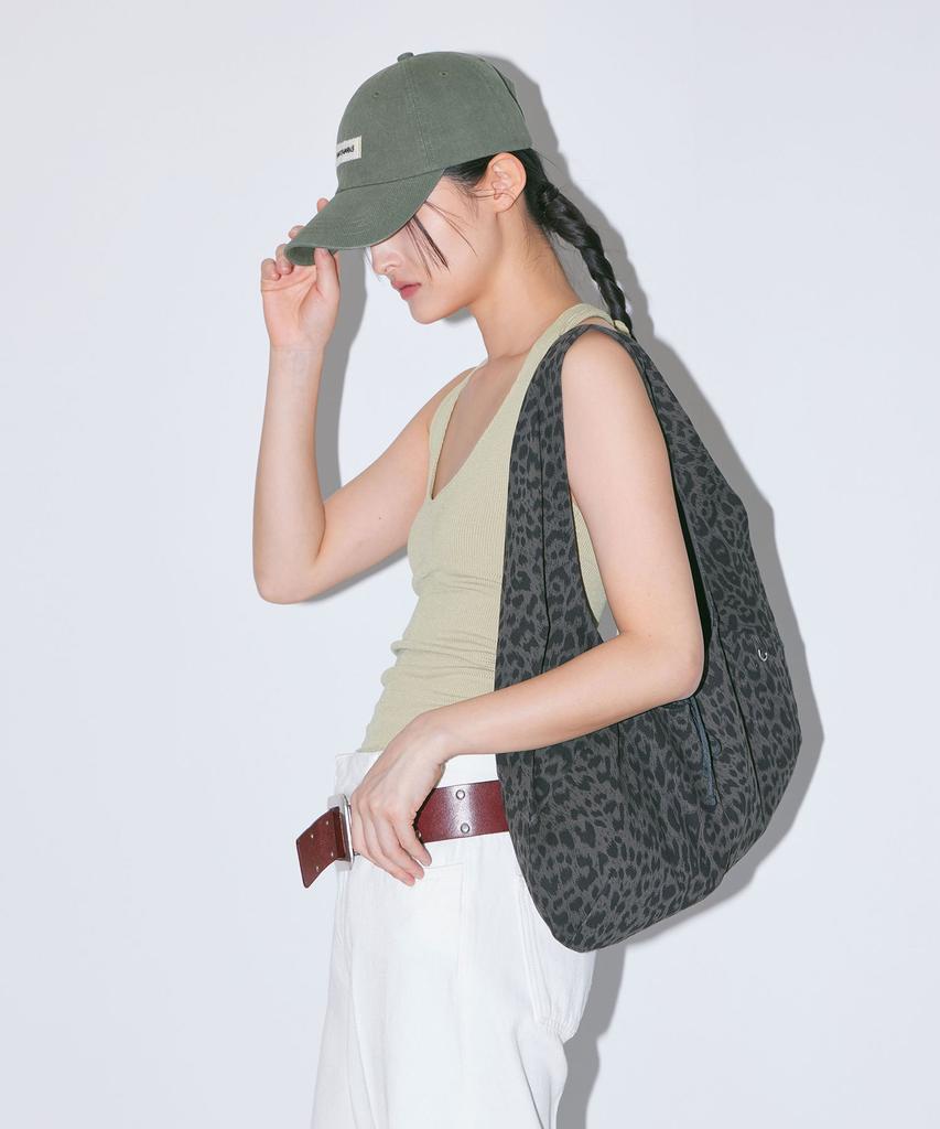 Haebeueoweil Haveawhale Label Cap (Kh)