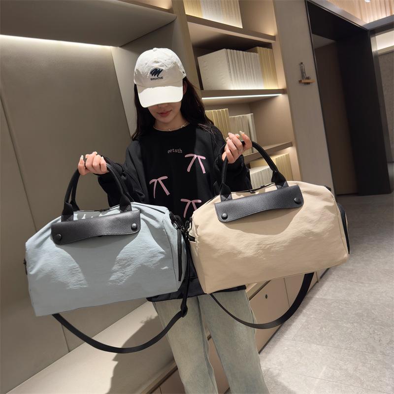 Women's Large Capacity Short Trip Handbag: Dry/Wet Separation, Lightweight for Gym/Business, Single Shoulder Luggage Bag