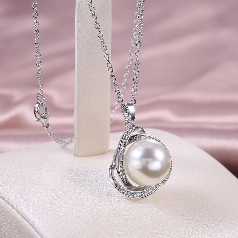 Huitan Classic Triangle Inlaid Round Imitation Pearl Pendant Women Necklace for Engagement Wedding Ceremony Fashion Necklace