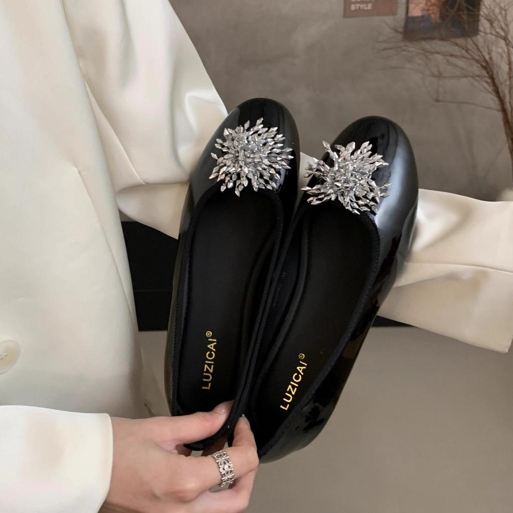 2025 new niche design flower Mary Jane single shoes women's spring and autumn commuting versatile shallow mouth flat shoes women