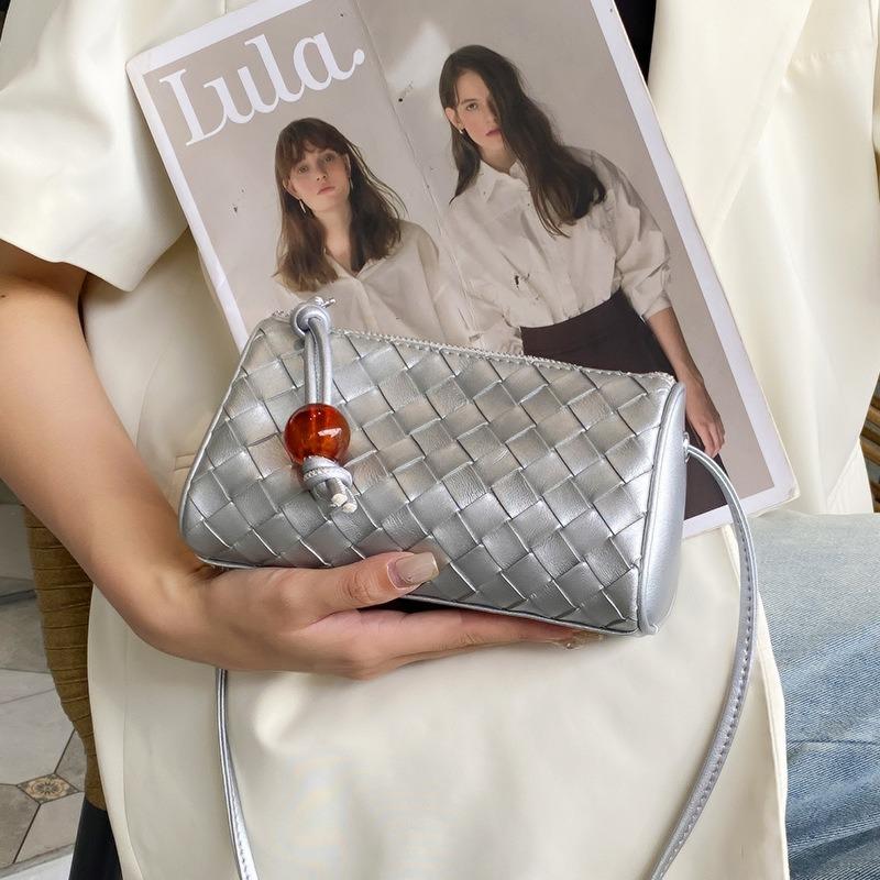 Simple Small Bag Women's New Versatile Shoulder Messenger Bag Women's Woven Leather Women's Bag Mobile Phone Bag