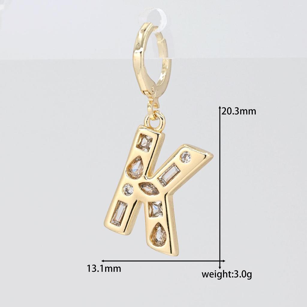 Übertriebene Kupfer Zirkonia Inlay Alphabet Ohrringe