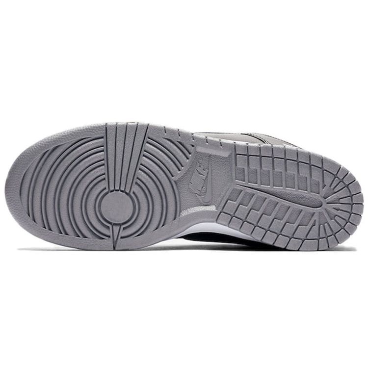 Supreme x Nike Dunk SB Low QS Metallic Silver Unisex Sneakers Black CK3480-001