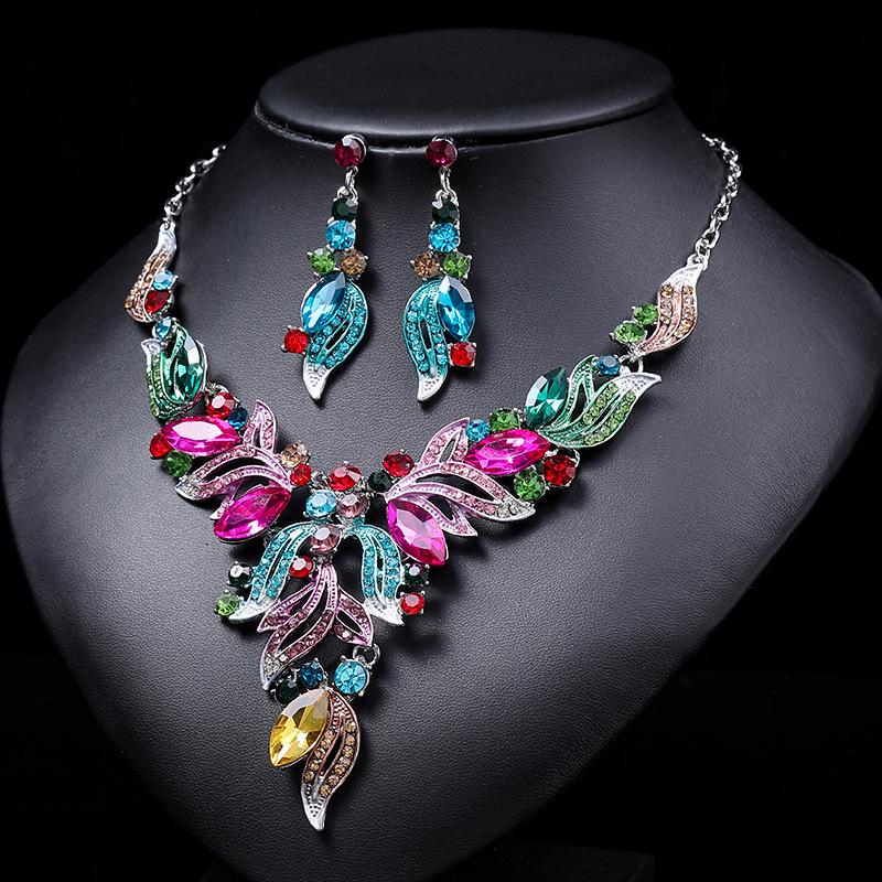 Exaggerated Retro Oil Painting Necklace Set: European & American Design Clavicle Chain Sweater Accessory