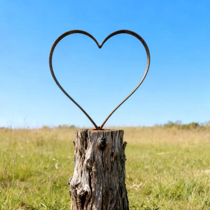 Iron Heart Shape Stake for Outside Decorative Garden Stake Decoration Plant Stake Iron Art Outside Yard Art Outdoor