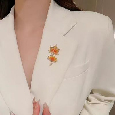 Brož Javorový List Ginkgo Biloba Kamínky Niche High-end Design Korsáže Temperament Výstřih Proti světlu Špendlík Doplňky Oblek