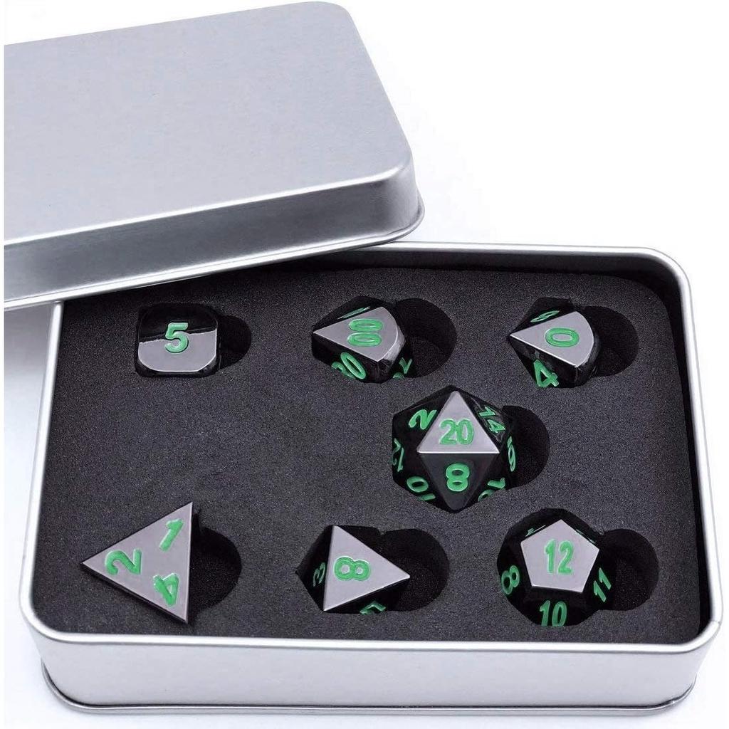Metall Polyedriska Tärningar Glänsande Svart Kropp och Mörkgröna Siffror Zinklegeringstärningar med Metallfodral