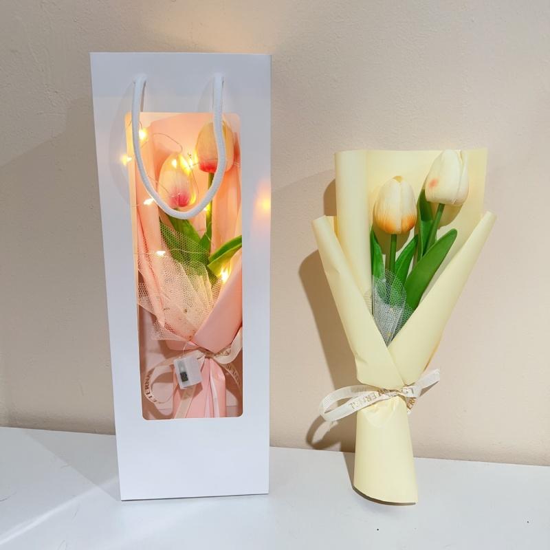 Kreativní ručně držená kytice tulipánů Háčkované květiny Puff se světelnými řetězy Ručně vyráběný dárek ke Dni učitelů, Valentýnu