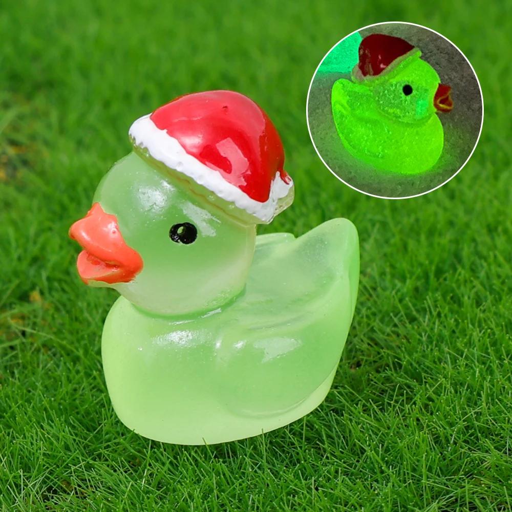 6/1pcs Duck Ornaments Car Christmas Hat Cartoon Luminous Little Duck Ornaments Noctilucent Resin Automotive Decoration Ornaments