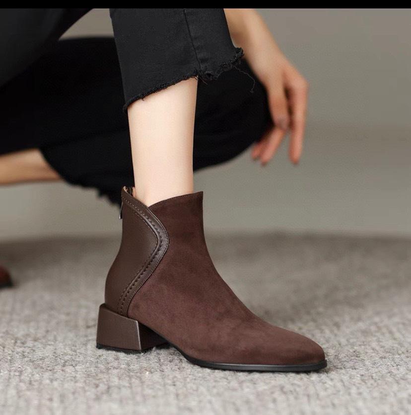 Square Head Chelsea Short Boots Autumn and Winter New British Temperament Simple Sheepskin Low Heel Flat Women's Boots Fashion Boots