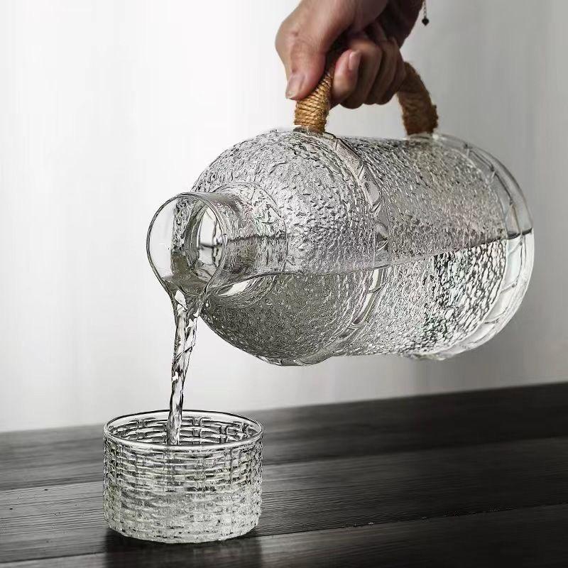 Hammered Glass Water Pitcher with Rope Handle – Heat Resistant, Large Capacity Cold Water Jug Water Botter