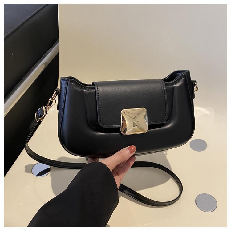 Fashionable Solid Color Minimalist Embossed Design 2023 Winter New Casual Trendy Armpit Diagonal Single Shoulder Small Square Bag Women Black