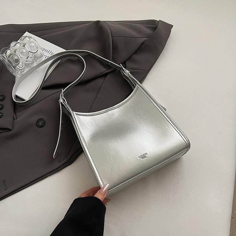 Premium feeling hand carrying bucket bag women's Korean version fashion versatile shoulder bag 2025 spring and summer new simple casual women's bag