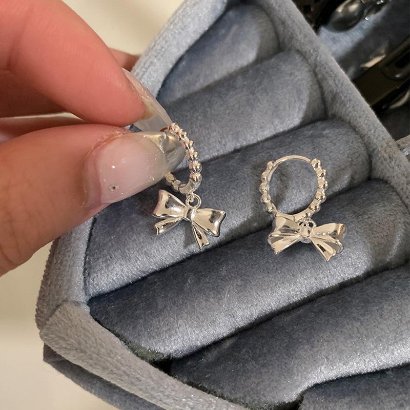 Exquisite Girlish Bow Ear Cuffs: Three-Dimensional, Cute, and Sweet Fashion Earrings for Women with Unique Style and Flair
