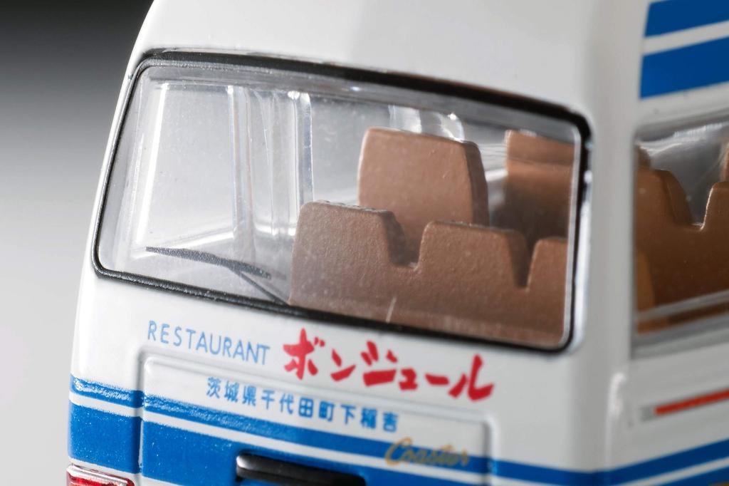 Tomica Limited Vintage Scale Toyota Coaster High Roof Air Conditioner Truck Finished Model 1/64 LV-184a (Restaurant Bonjour) -