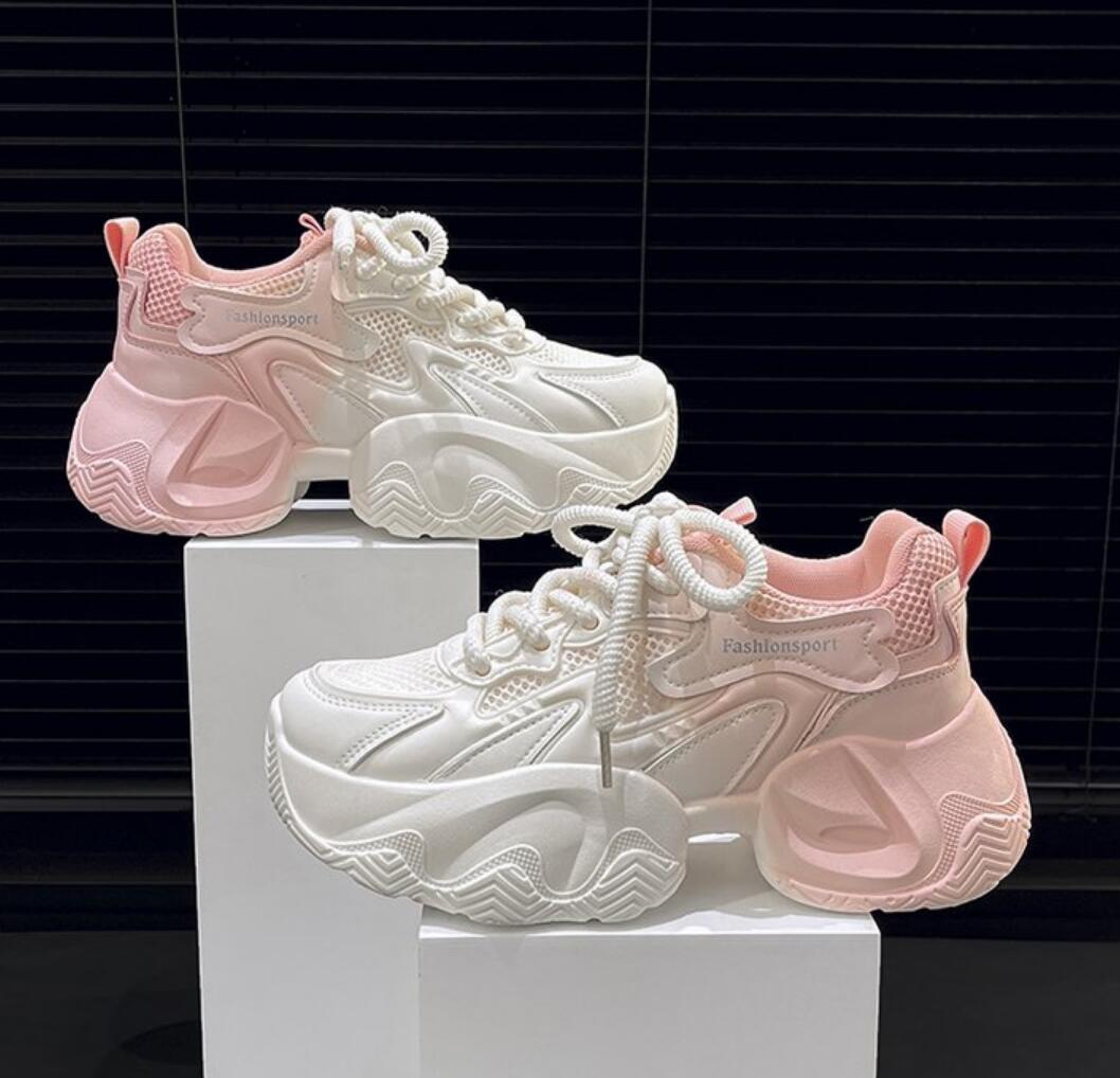 Модные женские кроссовки на толстой подошве 2024 года — фото 4