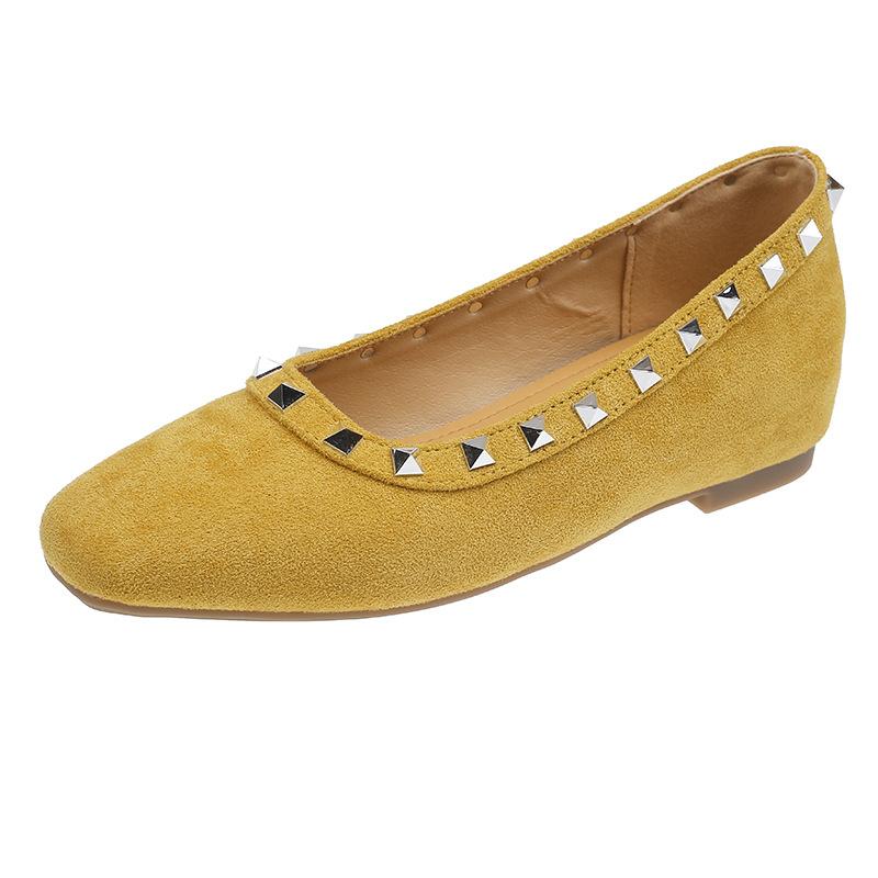 

2025 Маленькая заостренная головка, внутренняя высота увеличивается на 2,5 см, красная подошва, замша, розово-красные заклепки, светлый рот, сексуальные одинарные туфли на низком каблуке 35 лимонно-желтый