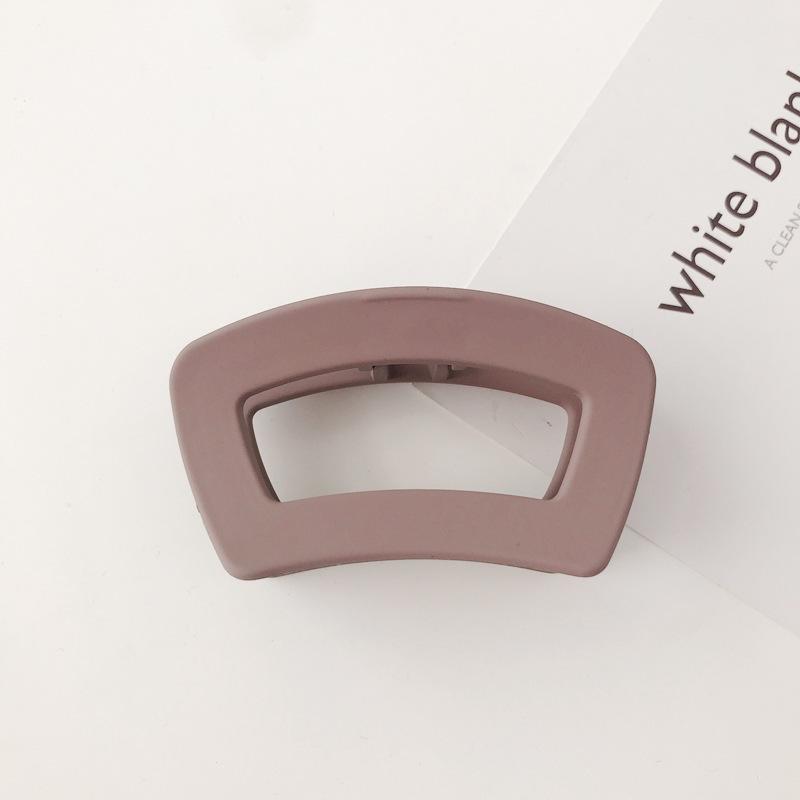 Beautifully Plastic Crafted Hair Claw Clips With Elegant Shapes And Vibrant Colors For Every Hairstyle Needs