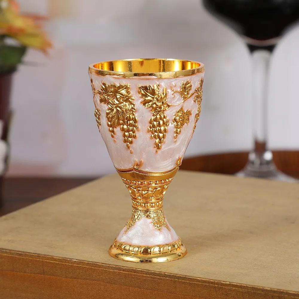 Nuovi Calici da Vino Stile Europeo Coppa per Distillati Mini 30ml Calice da Vodka Retro Lega Stoviglie Tavola Bicchiere per Liquori Rossi Calice da Vodka