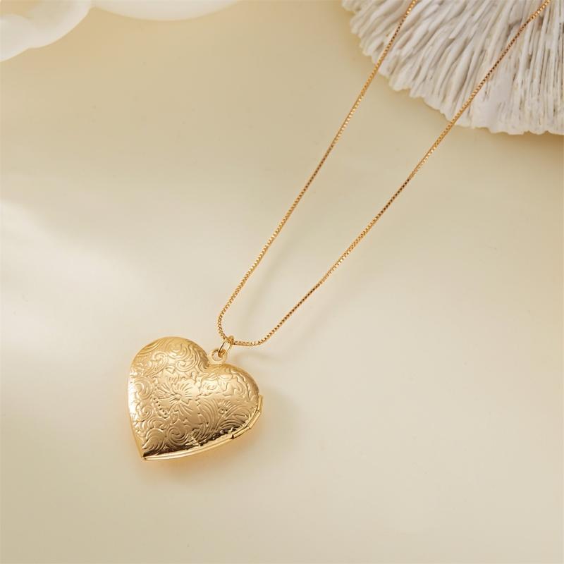 Vintage Heart Locket Necklace With Engraved Floral Designs Adjustable Chain Photo Pendant Jewelry Accessory for Women