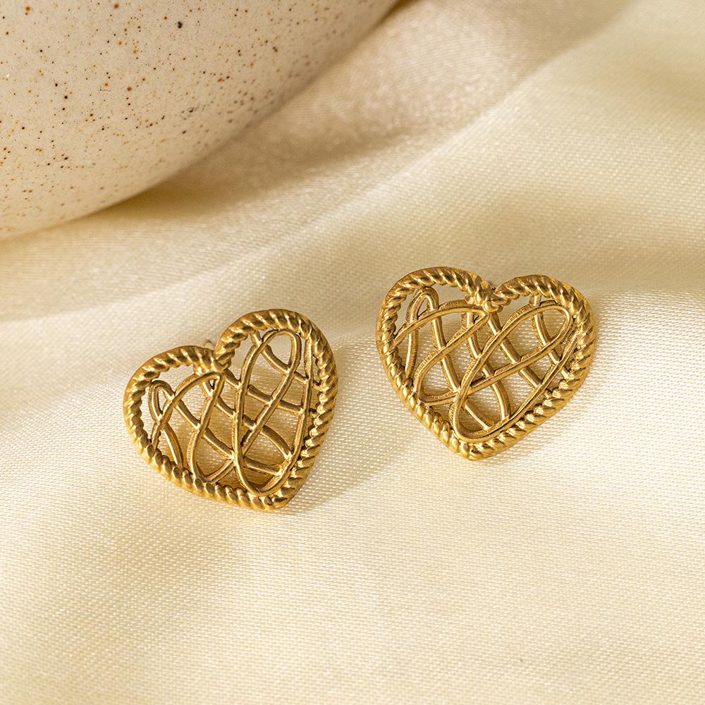 Elegant Court Style Heart Lace Titanium Steel Stud Earrings in 18K Gold