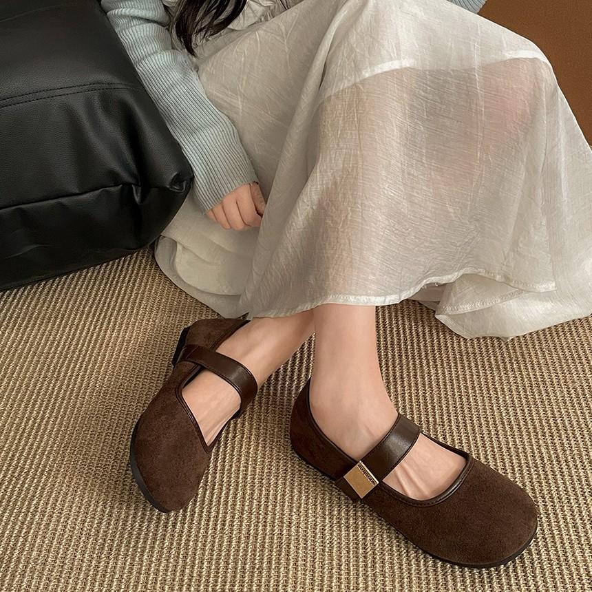 Temperament commuter French flat bottom shallow mouth single shoes women's summer 2025 new with skirt versatile soft sole Mary Jane shoes