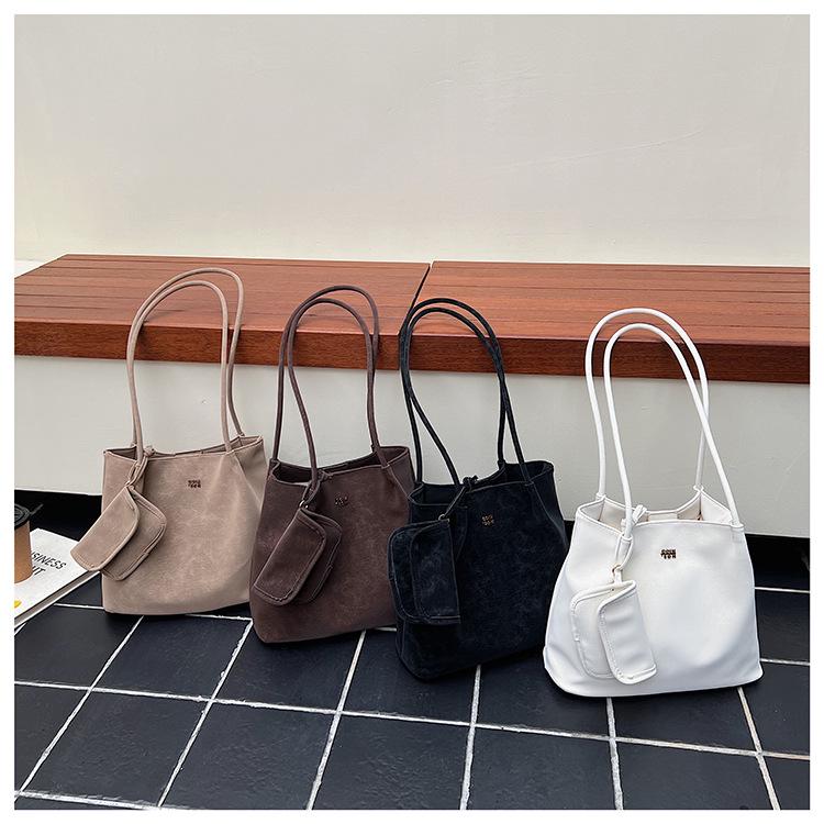 Women's Large Capacity Crossbody Bucket Bag - Chic, Simple, Daily Commute Shoulder Bag with Light Luxury Design