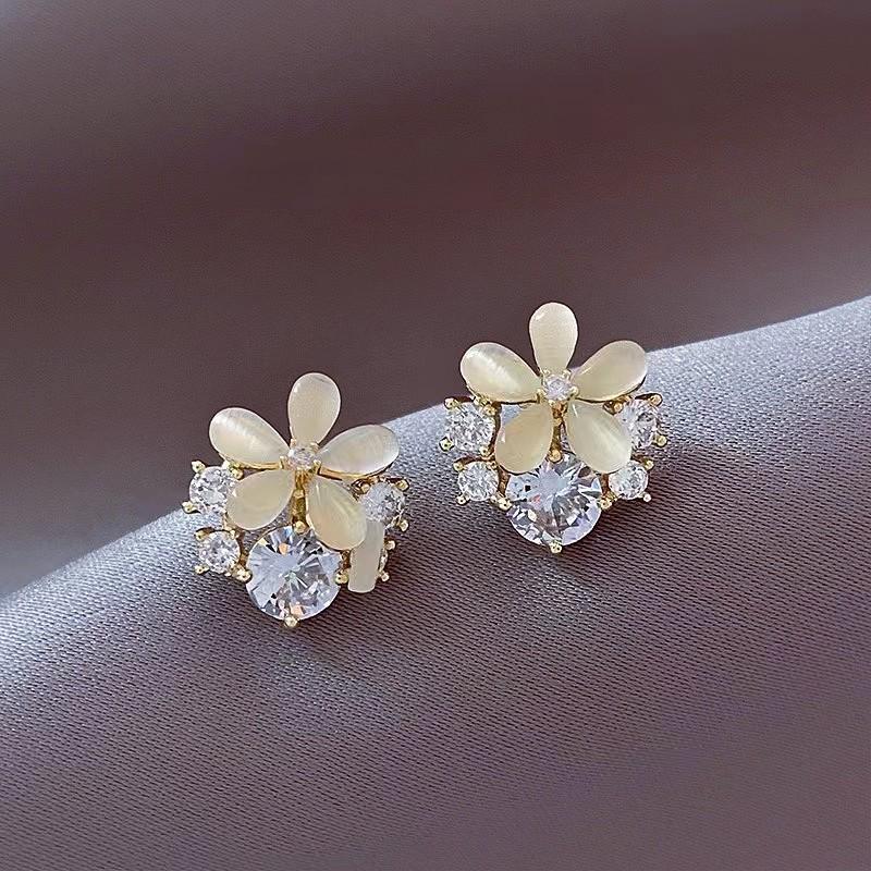 2022 Trendy Flower Cat s Eye Stud Earrings: Versatile, High-End Fashion Jewelry for Women