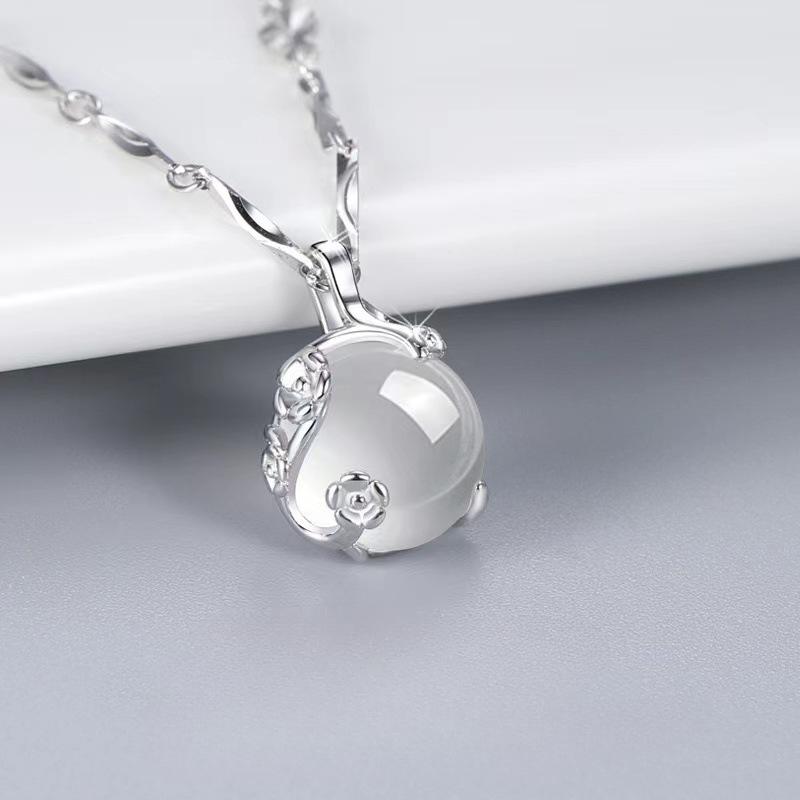 Chalcedony Necklace Female Plum Blossom Pendant Niche Design Sense Simple Temperament Clavicle Chain Gift