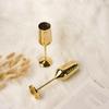 Set mit 2 glänzenden goldenen Champagnergläsern. Geburtstagsgeschenk. Jubiläumsgeschenk für Paare. Besondere Geschenke für Frauen. Geschenke für Männer. Paargeschenke
