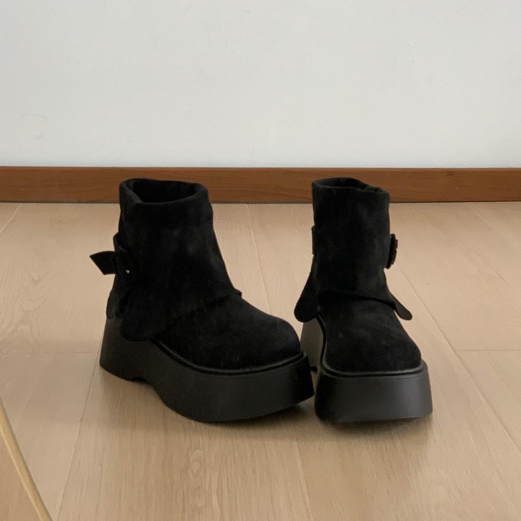Queen Fan Retro kleine Plateauschuhe Damen 2025 neuer Herbst mit Rock und dünnen Stiefeletten