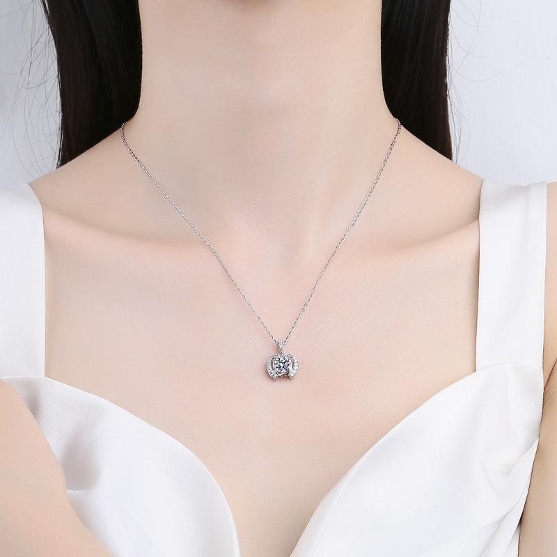 Bague Ringen Trend Women's 1 Carat Round Moissanite Necklace Apple Shaped Pendant Clavicle Chain Silver 925 Jewelry For Christmas
