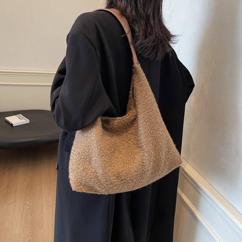 2024 Fashion Leopard Print Plush Shoulder Bag for Women - Casual Large Capacity Underarm Tote